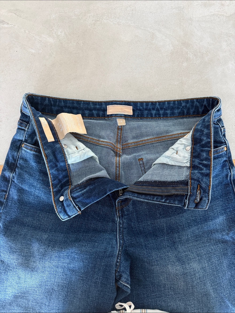 KUT - Sienna wide leg - with cuff -Dark Wash Denim Jeans - Blue size 8
